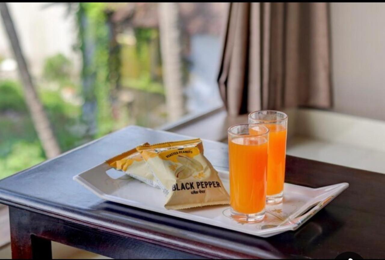 Hotel Season Ahmedabad Buitenkant foto
