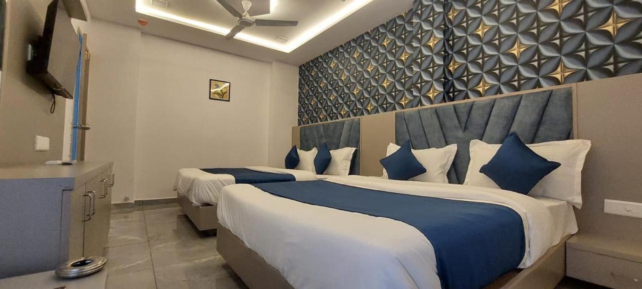 Hotel Season Ahmedabad Buitenkant foto