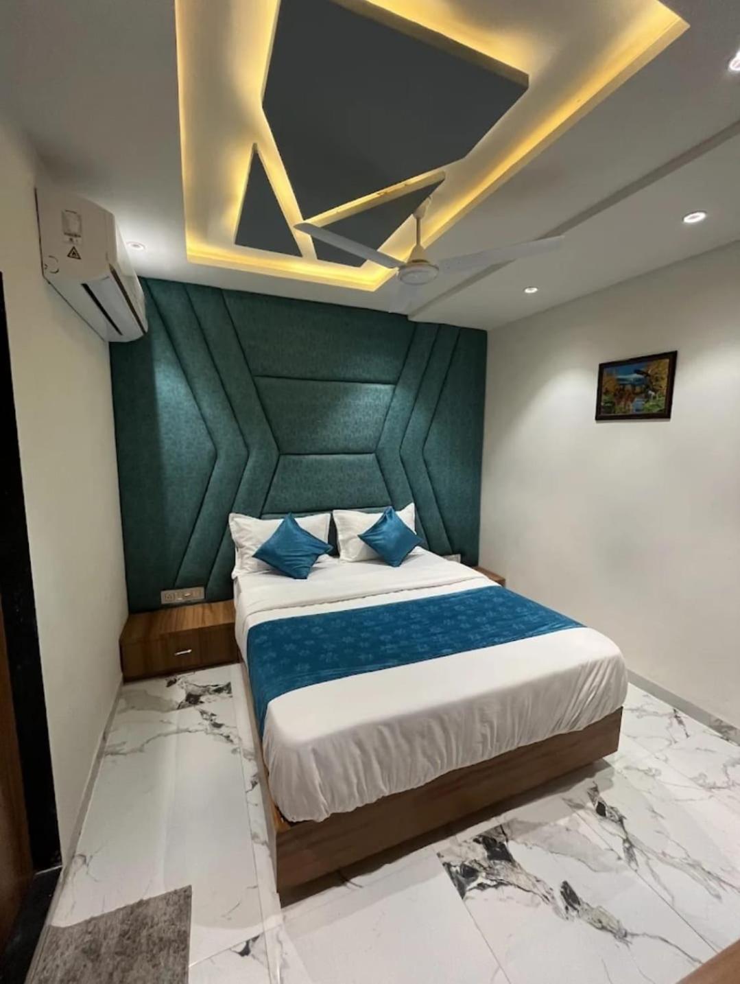 Hotel Season Ahmedabad Buitenkant foto