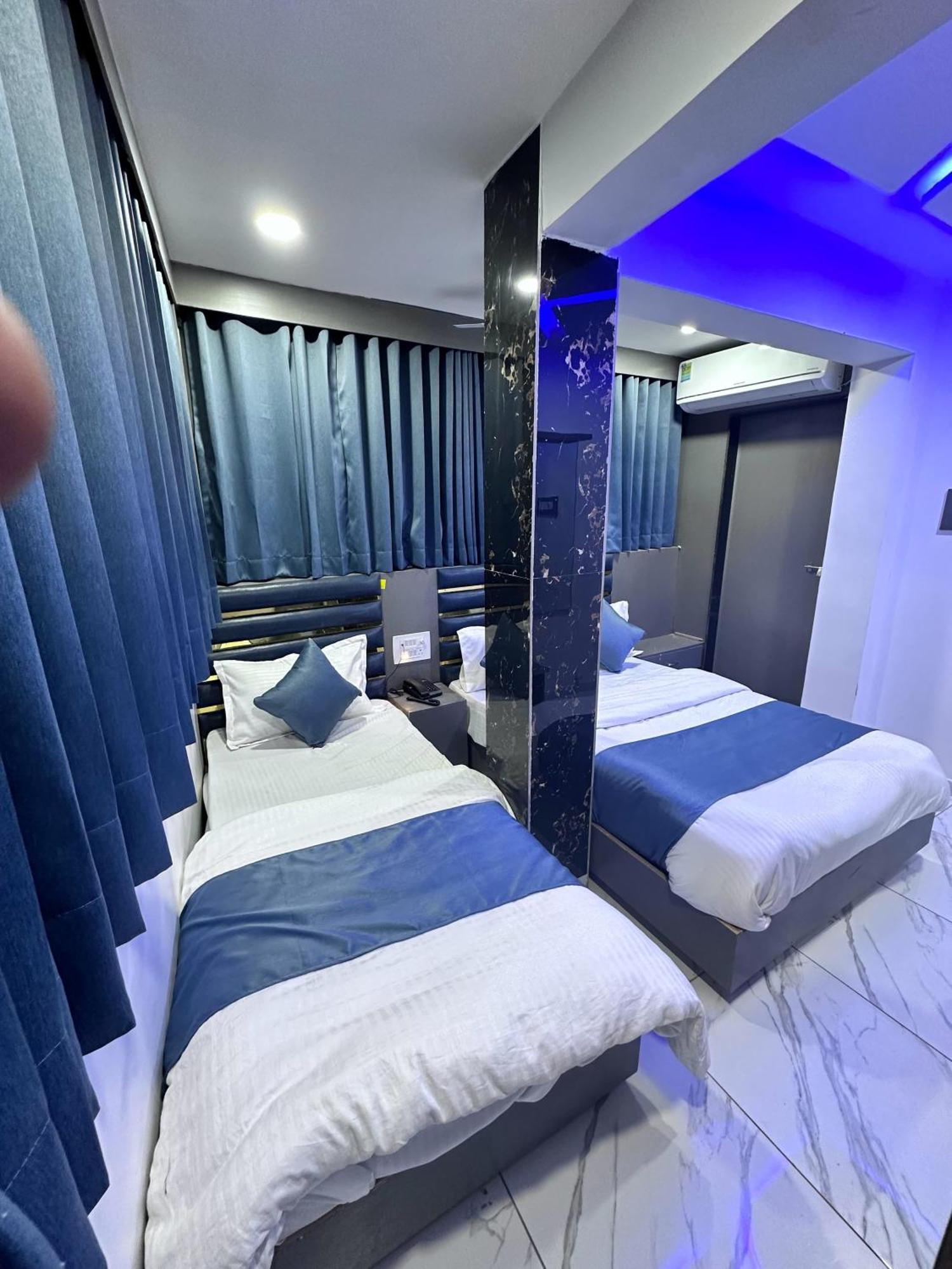 Hotel Season Ahmedabad Buitenkant foto
