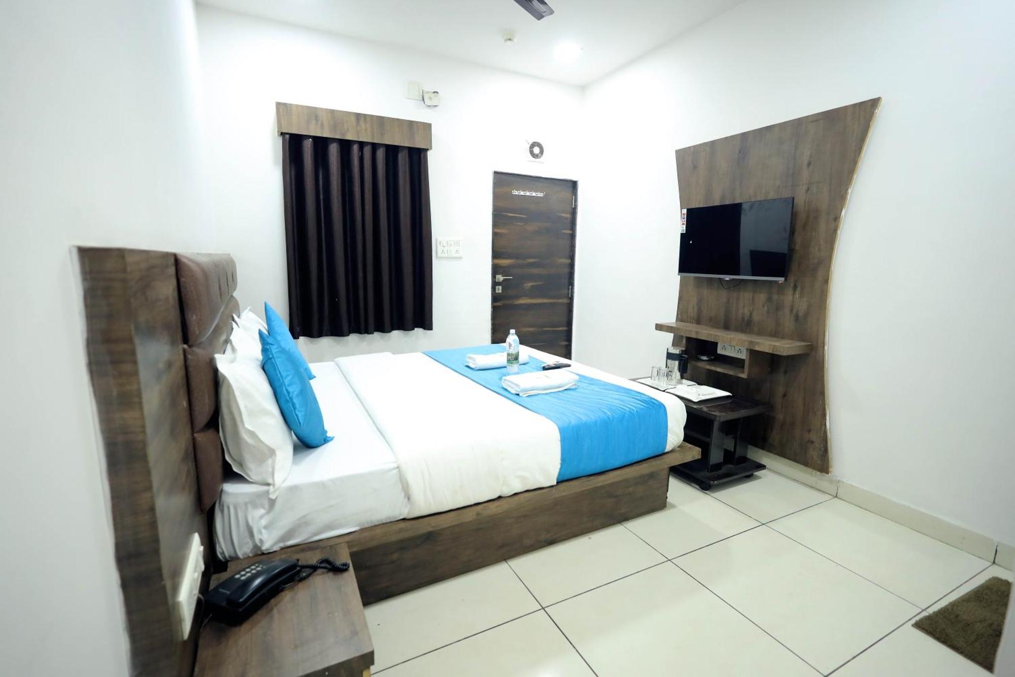 Hotel Season Ahmedabad Buitenkant foto