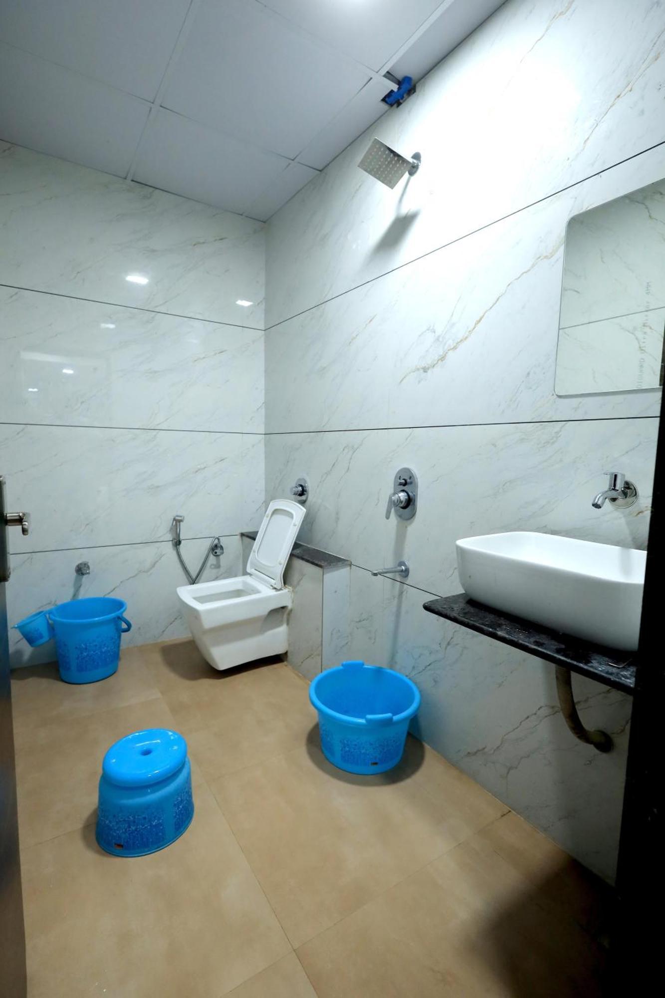 Hotel Season Ahmedabad Buitenkant foto