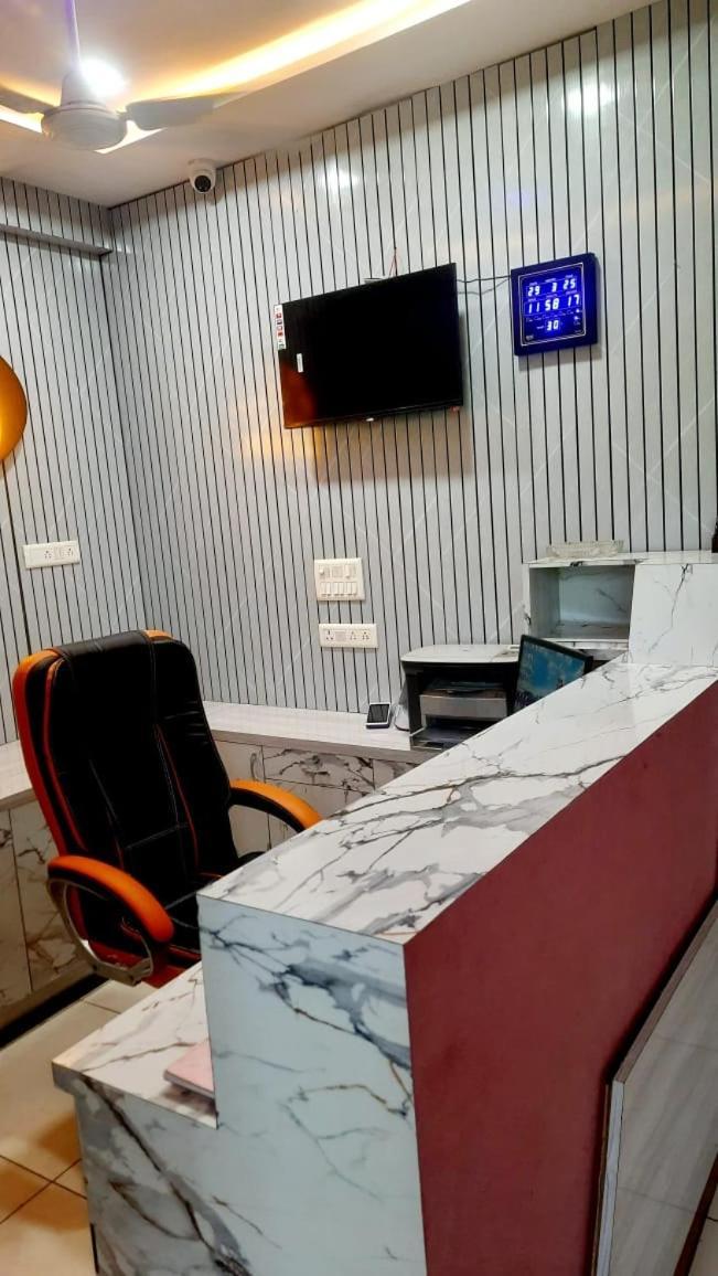 Hotel Season Ahmedabad Buitenkant foto
