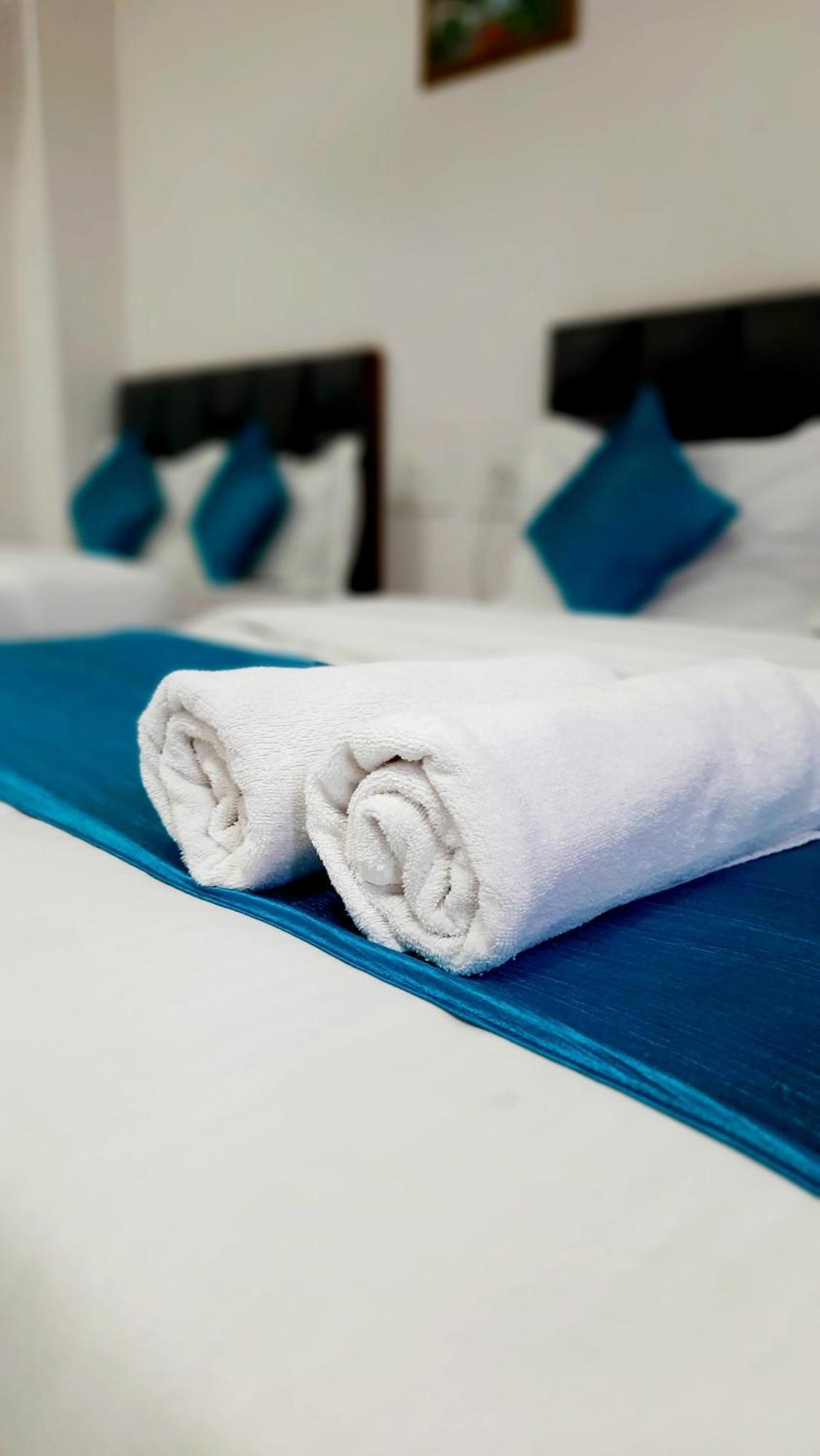 Hotel Season Ahmedabad Buitenkant foto