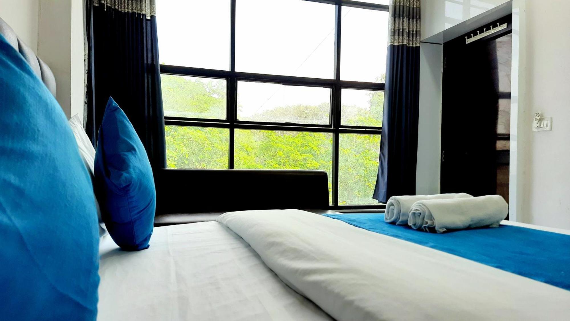Hotel Season Ahmedabad Buitenkant foto