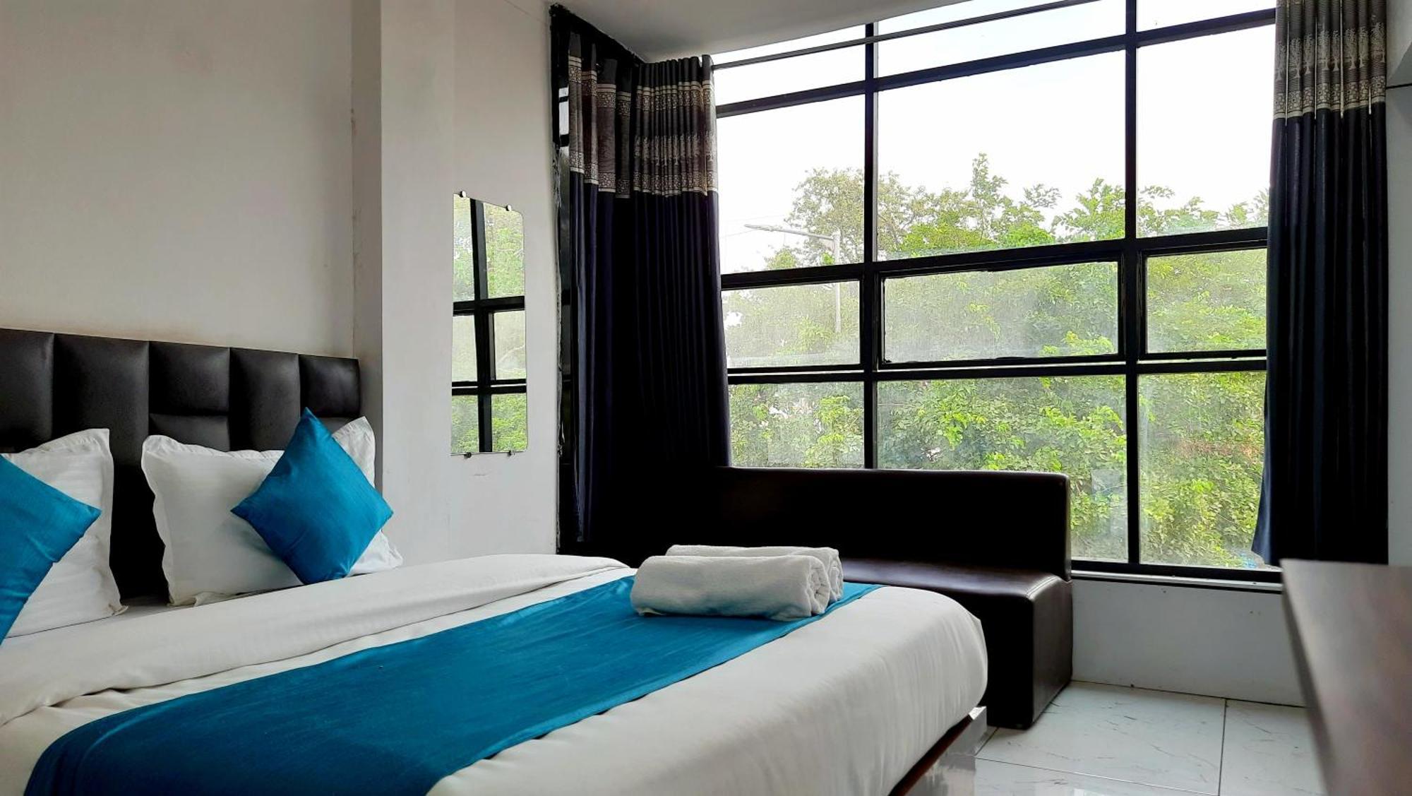 Hotel Season Ahmedabad Buitenkant foto