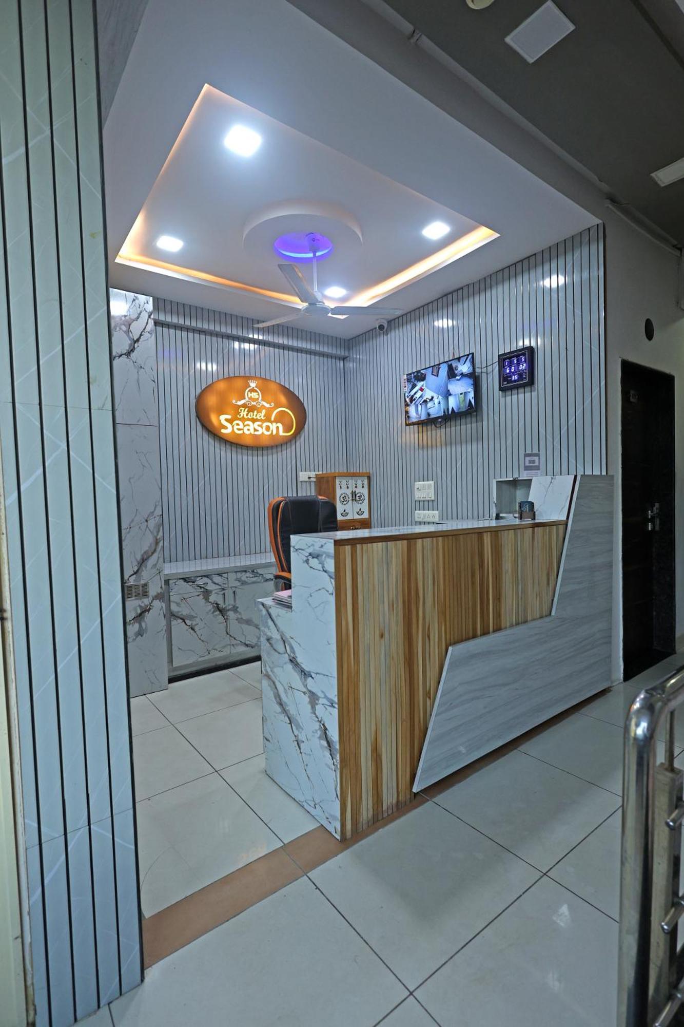 Hotel Season Ahmedabad Buitenkant foto
